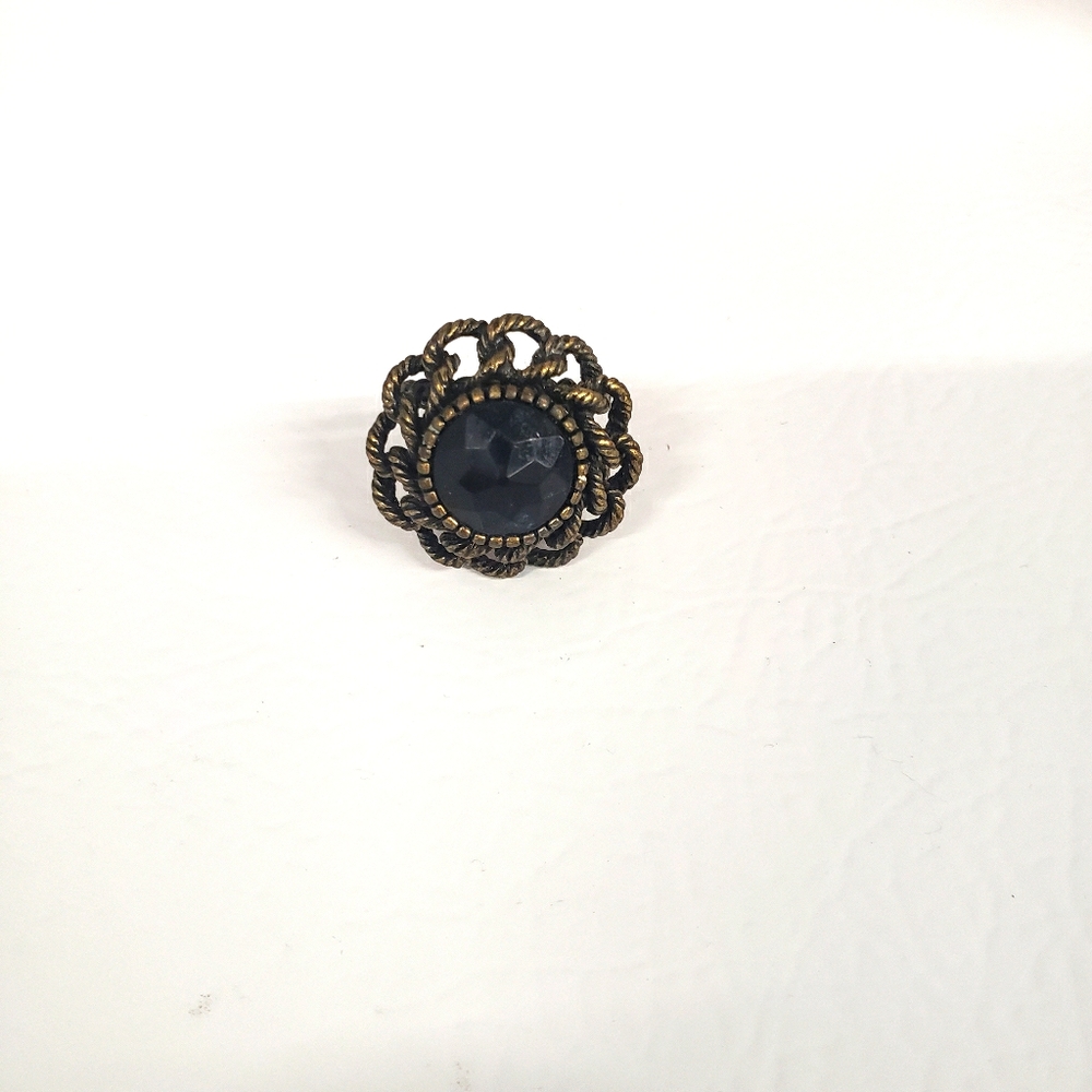 Vintage hollow flower black crystal ring